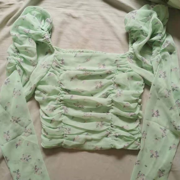 COPY - Puff-sleeved Top - Picture 3 of 3